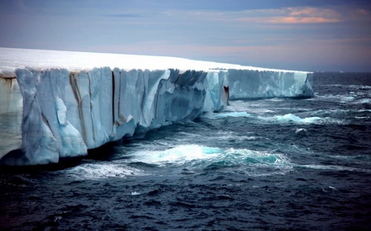 Ein Eisberg von 315 Milliarden Tonnen aus der Antarktis