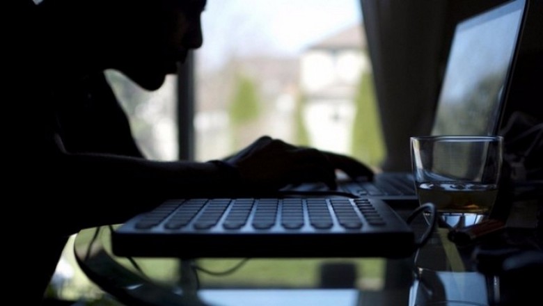 Amerikaner besteht auf der Heirat mit einem Laptop