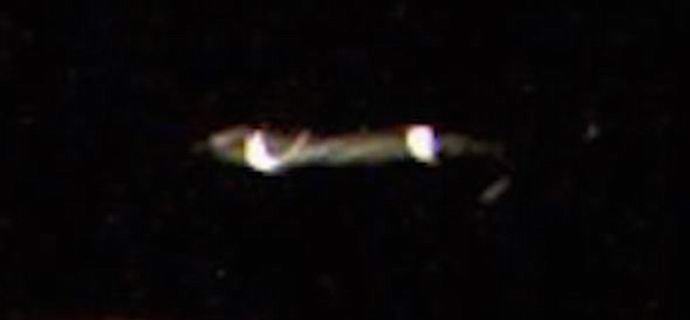 Astronaut hat ein UFO aus dem Weltraum fotografiert