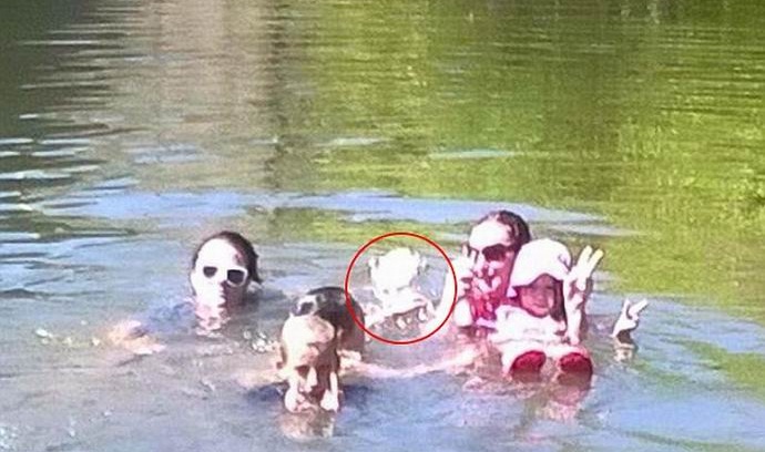 Eine australische Familie im Urlaub hat versehentlich einen Geist fotografiert