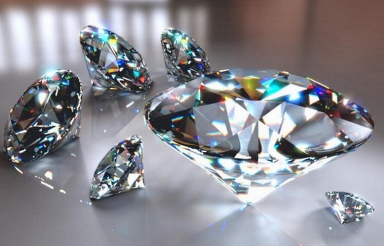 Diamanten sind nicht die seltensten und schönsten, aber aus irgendeinem Grund die teuersten Edelsteine