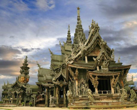 Der hölzerne Tempel der Wahrheit in Thailand: Prasat Satchatham