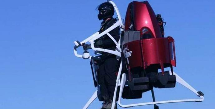 Dubai Feuerwehrleute erhalten Jetpacks