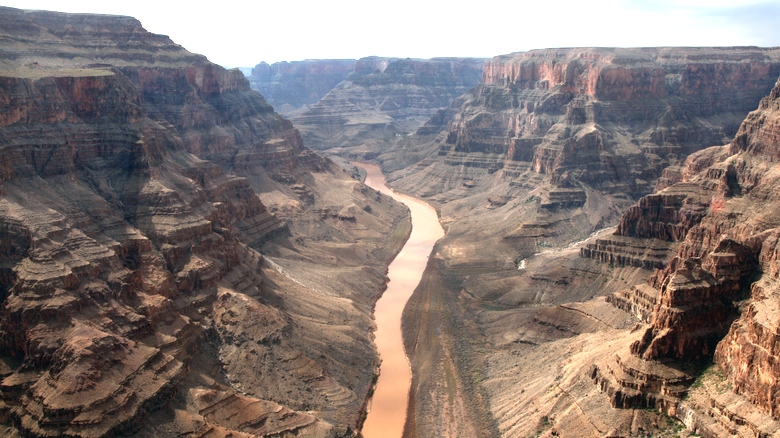 Zwei UFOs flogen über den Grand Canyon der Vereinigten Staaten