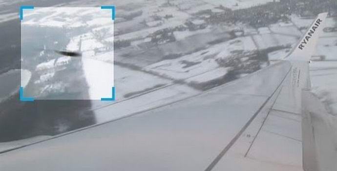 Der Holländer hat ein UFO aus einem Flugzeug fotografiert