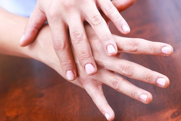 Juckreiz an der rechten Hand 