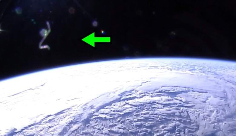 Die ISS-Kamera hat sieben UFOs gleichzeitig aufgenommen