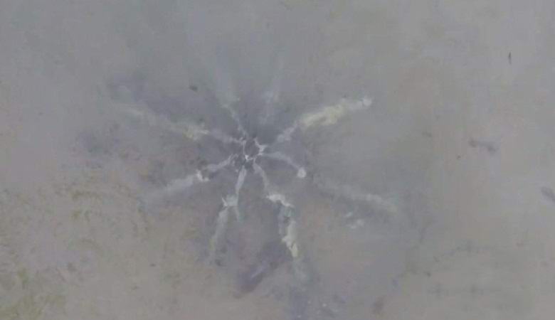 Ein nicht identifiziertes Metallobjekt, das an einem Strand in den USA gefunden wurde