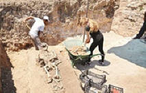 Das menschliche Gehirn, das vor 4000 Jahren in seinem eigenen Schädel geschweißt wurde, wurde von Archäologen bei Ausgrabungen in der Türkei entdeckt.