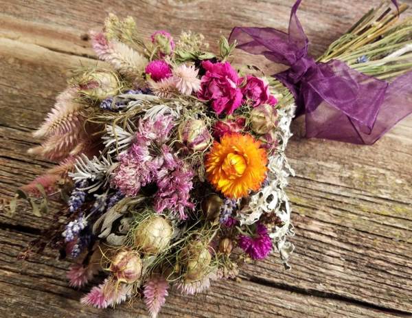 warum man keine trockenen Blumen im Haus behalten kann 