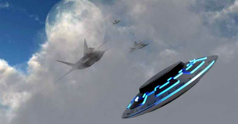Auf den Luftbildern der Antarktis wurden zwei Flugzeuge gefunden, die einem UFO nachjagten.
