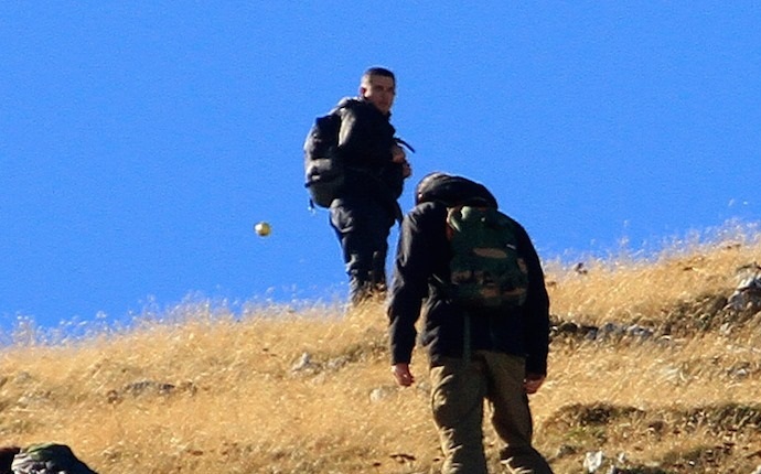 Auf einem Berg im Kosovo wurde ein kugelförmiges UFO fotografiert