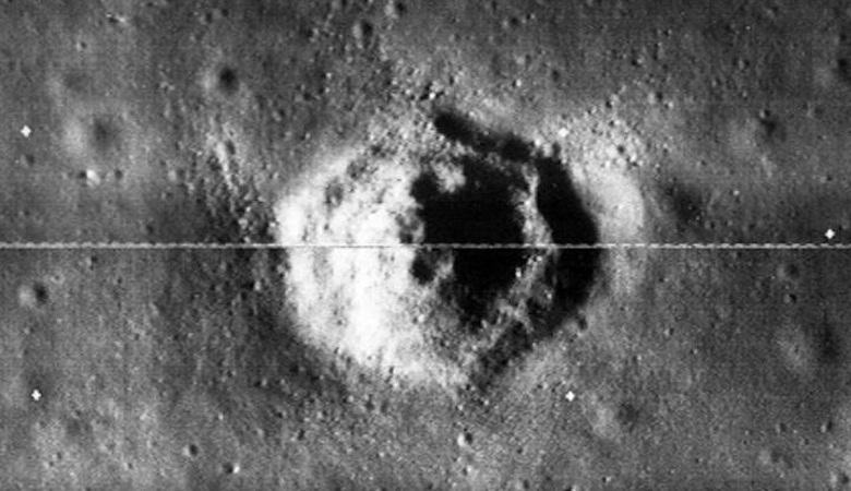 Auf dem Mond fanden sie eine vollkommen flache sechseckige Basis von Außerirdischen