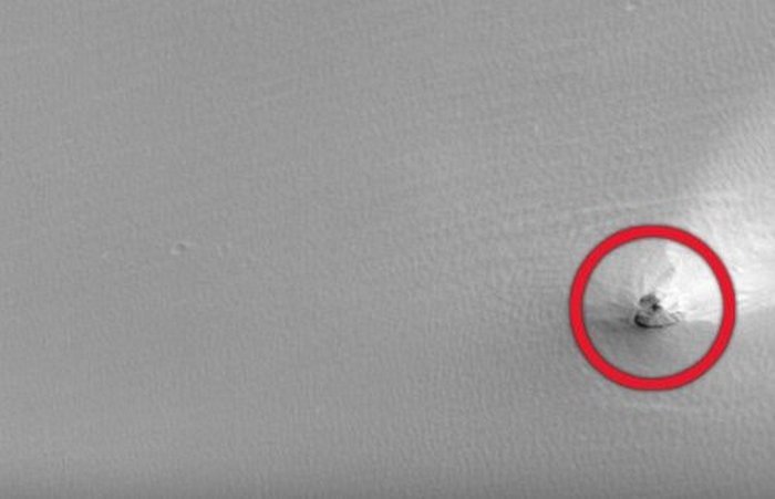 Ein kaputtes außerirdisches Schiff auf dem Mars entdeckt