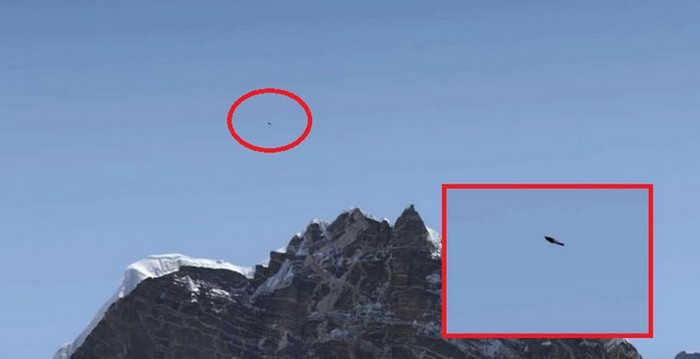 UFOs fliegen über den Everest