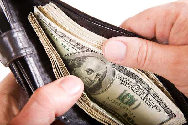 Welche Hand, um Geld zu nehmen 