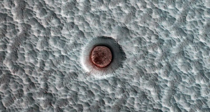 Die NASA beobachtet seit einem Jahrzehnt, wie sich das Eis im Krater des Mars verändert 