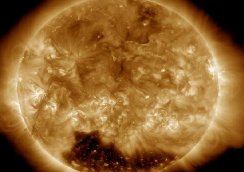 Planetologen besorgt: Ein riesiges Loch erschien auf der Sonne