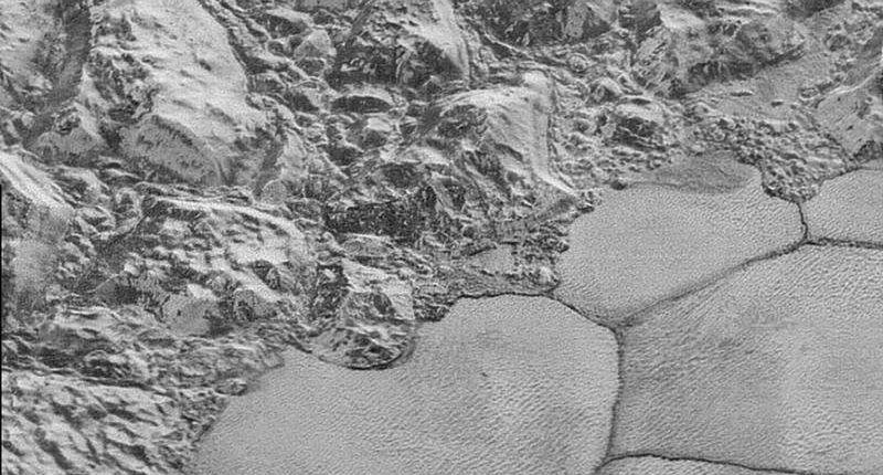Enthält Pluto wesentliche Elemente für das Leben?  - Neue Missionsdaten für New Horizons 