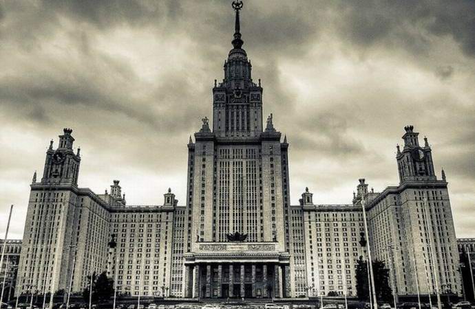 Warum das Hauptgebäude der Moskauer Staatsuniversität als unfreundlicher Ort angesehen wird