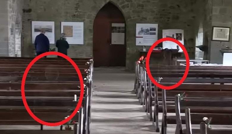 Jenseitige menschliche Figuren in der Kirche haben versehentlich das Video getroffen