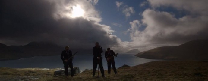 Eine wunderschöne Melodie vor dem Hintergrund einer totalen Sonnenfinsternis