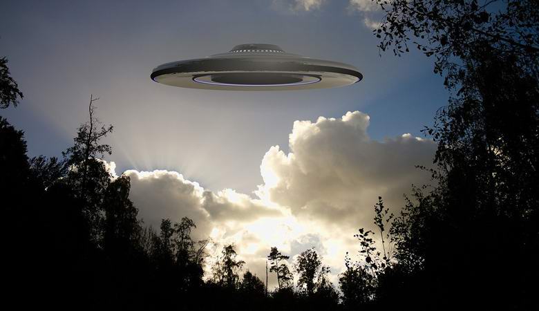 Bizarres UFO fliegt über Mexiko