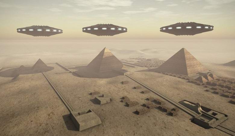 Außerirdische haben riesige alte Buchstaben in der Nähe der Cheopspyramide hinterlassen