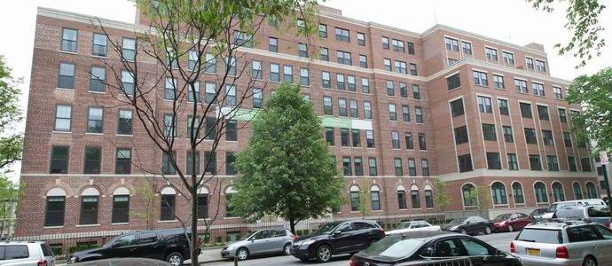 Geister erschrecken Gäste und Träger eines Elite-Hauses in New York
