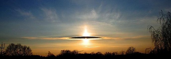 Wir schießen weiterhin nur UFOs und raten über Aliens.