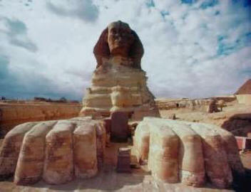 Sphinx: Löwe oder Schakal