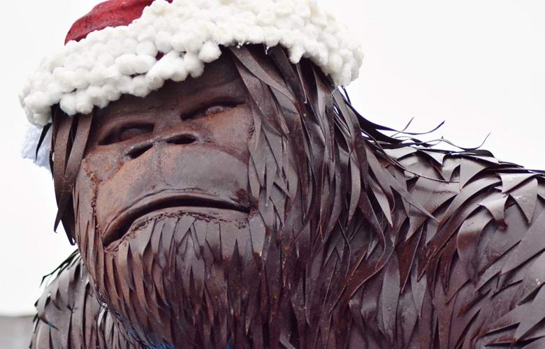 Die Statue eines Bigfoots in einer amerikanischen Stadt ändert auf mysteriöse Weise ihre Position