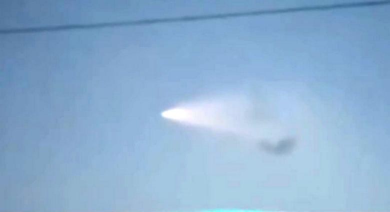 Ein seltsames UFO traf die Fernsehnachrichten von China