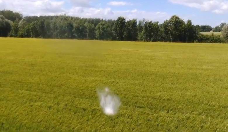 Ein seltsames UFO, das von einer Drohne gefangen genommen wurde