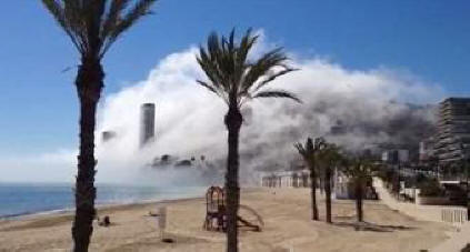 Ein seltsames Phänomen in Spanien: Riesige Wolken verschlucken Strände