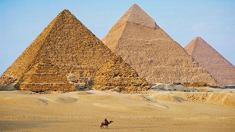 Der Bau der ägyptischen Pyramiden wurde mit Hilfe von Ton durchgeführt, aber aus irgendeinem Grund gibt es in Lehrbüchern kein Wort darüber.