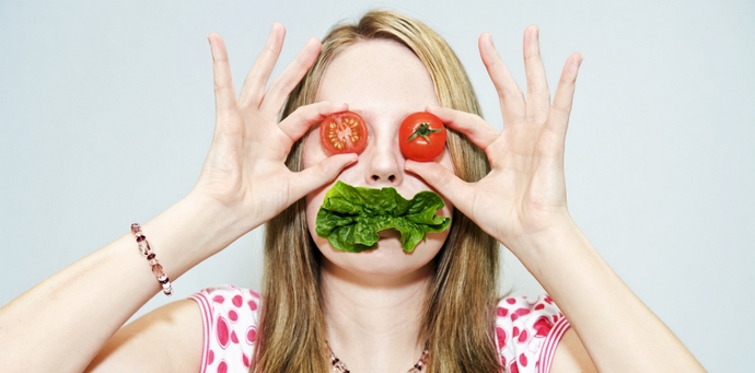 Das Gericht hat den Vegetarier gezwungen, das Baby mit Fleisch zu füttern