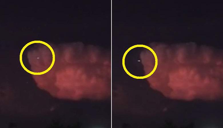 Ein leuchtendes unbekanntes Objekt flog aus einer roten Wolke.