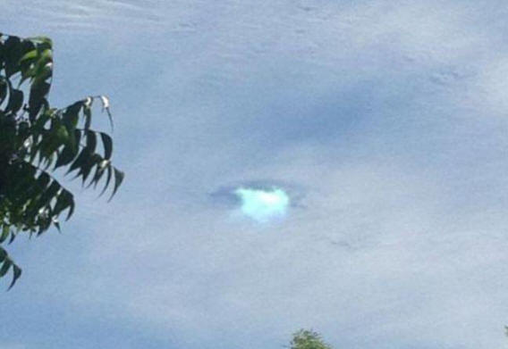 Geheimnisvolle Löcher am Himmel über Nordkalifornien
