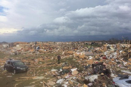 Ein Amerikaner hat ein einzigartiges Video aus einem Tornado-Trichter gedreht