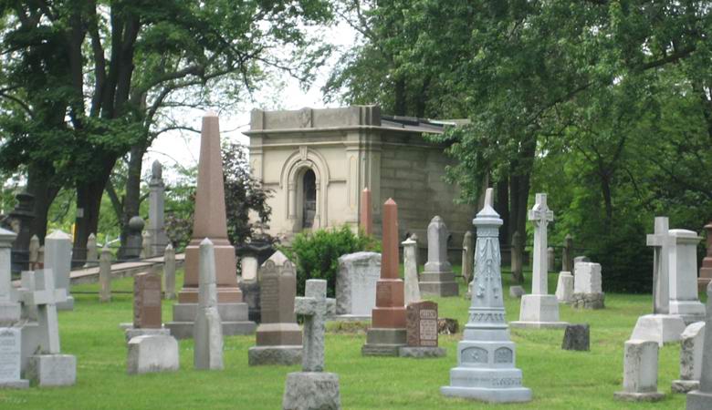 Ein Tourist hat eine Hexe auf einem englischen Friedhof fotografiert