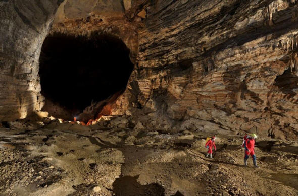 Wissenschaftler haben eine mysteriöse Höhle mit eigenem Klima erkundet