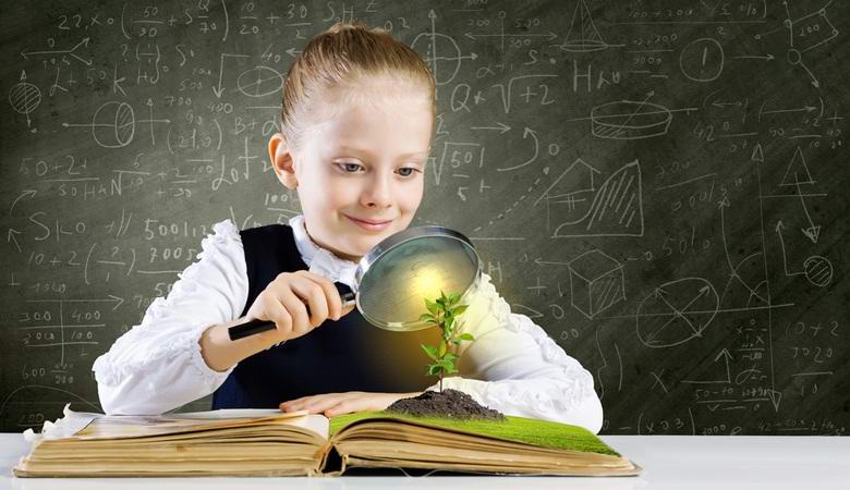 NASA-Wissenschaftler: Fast alle Kinder sind geborene Genies, aber in der Gesellschaft dumm