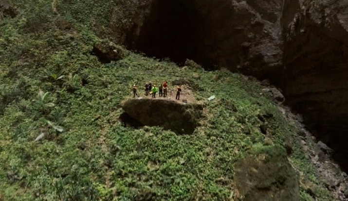 Wissenschaftler gingen in die Höhle hinunter, von der seltsame Geräusche zu hören waren, und trauten ihren Augen nicht.