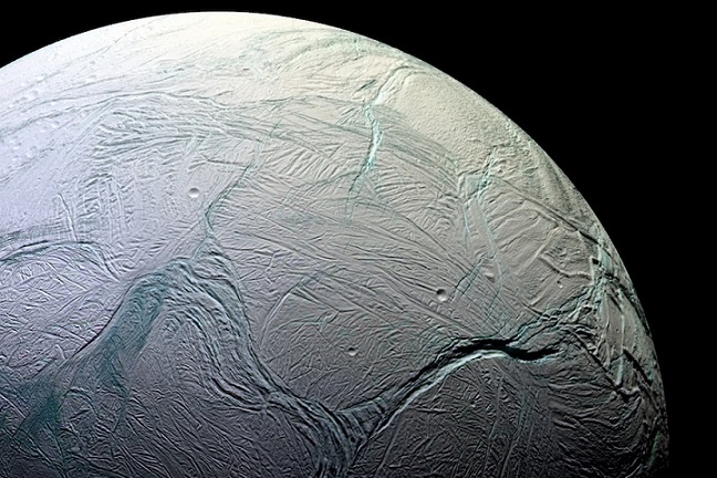 Wissenschaftler haben entdeckt, wie große Bänder auf dem Saturn-Satelliten Enceladus erschienen.