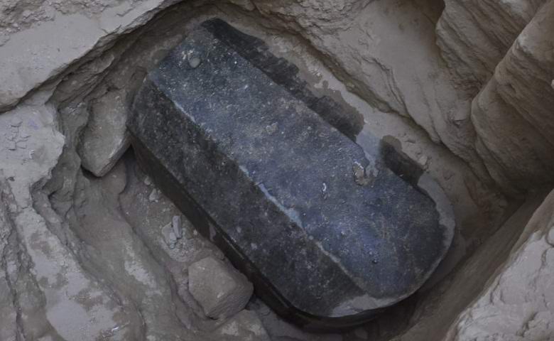Wissenschaftler haben in Ägypten einen mysteriösen schwarzen Sarkophag entdeckt