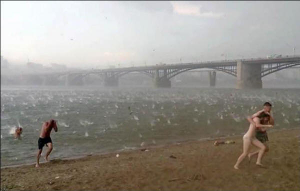 Hurrikan mit Hagel in Nowosibirsk hat die ganze Welt erschreckt