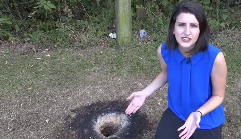 In Arkansas hat sich ein feuerspeiendes Loch im Boden gebildet