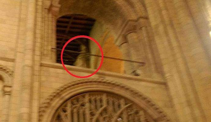 In der britischen Kathedrale fotografierte der Geist eines Bischofs
