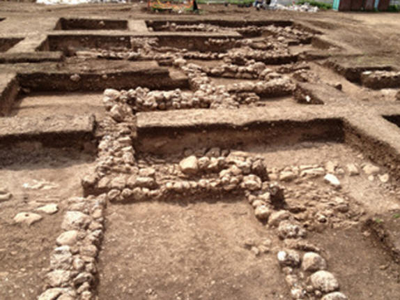 Die Überreste einer steinzeitlichen Siedlung, unter denen eine mysteriöse Statue gefunden wurde